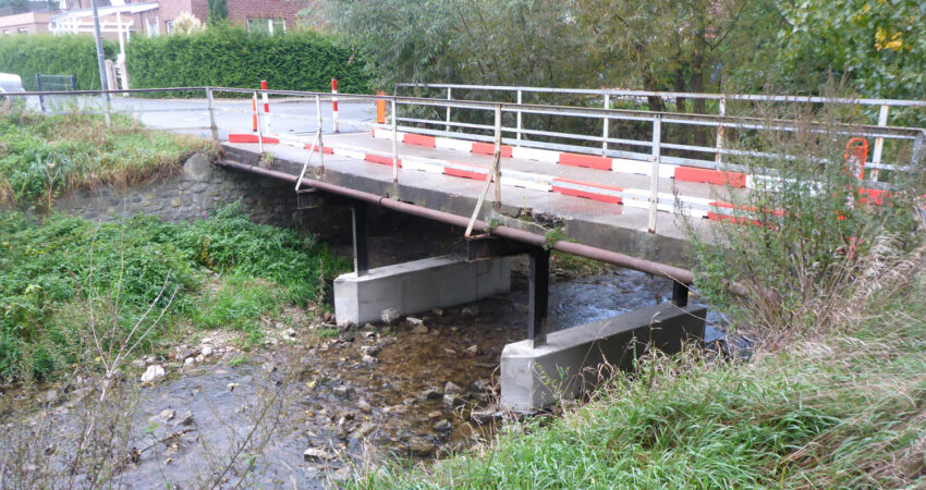 Provisorische Sicherung der Brücke am Umfluter
