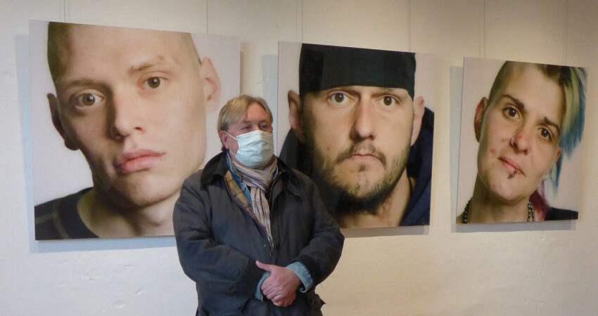 Bilder der Ausstellung Kunst-trotz(t) Armut im Ziegeleimuseum Lage mit Kurator Andreas Pitz