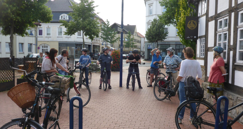 Zwischenhalt am Platz Friedrichstr./Langestr. - hier könnte eine Fahrradstrasse vom Bahnhof in die Innenstadt münden.