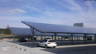Parkplatz mit Solarnutzung