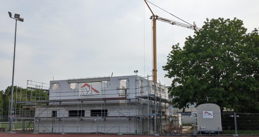 Baustelle Sporthaus am Werreanger in Lage