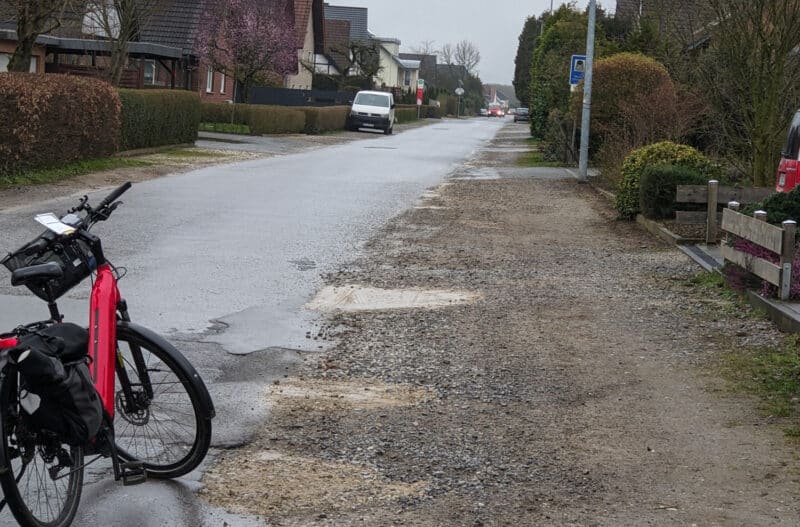 Afrikastr - Fuss-Radweg-Situation ungenügend